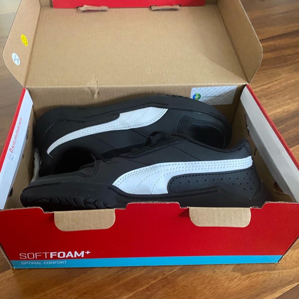 Boys Puma DC Past PS - Size 13C. No laces to tie